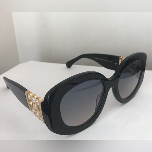 Chanel oversized sunglasses with glass pearl accents - Picture 1 of 12